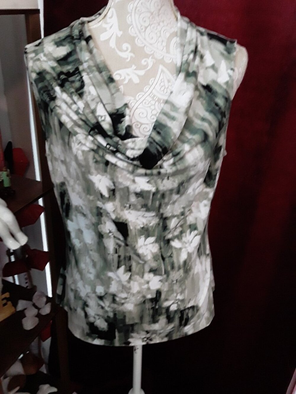 Marc New York Andrew Marc lovely cowl neckline light green floral top size L